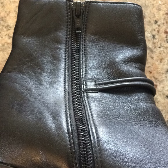 Black boots - Picture 3 of 6